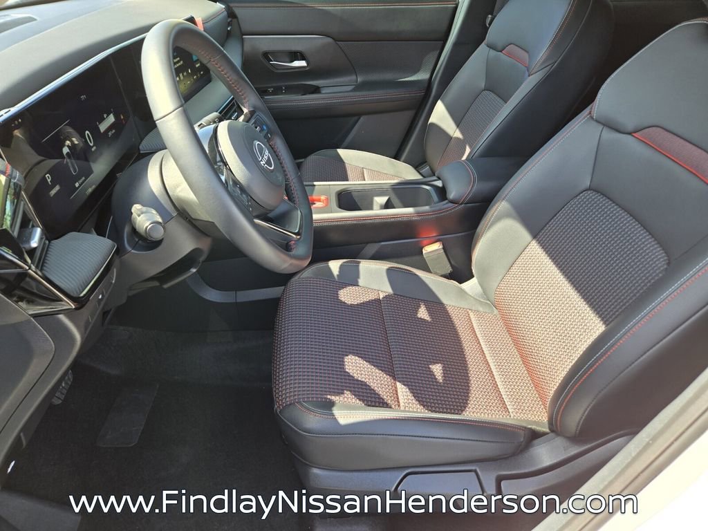 Used 2025 Nissan Kicks SR AWD/4WD image 9