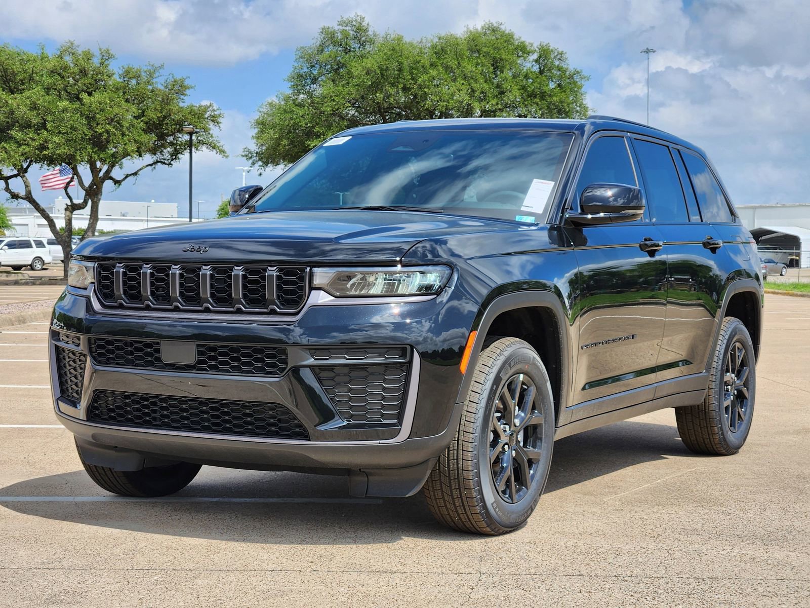 New 2026 Jeep Grand Cherokee Altitude AWD/4WD image 2