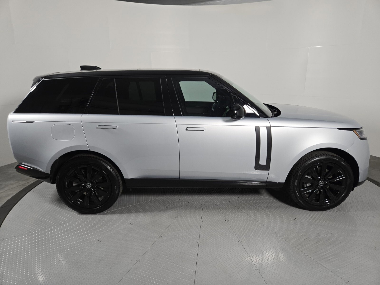 New 2025 Land Rover Range Rover SE image 16