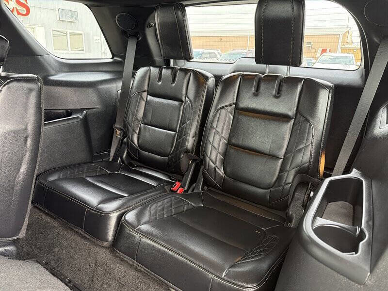 Used 2017 Ford Explorer Platinum image 19