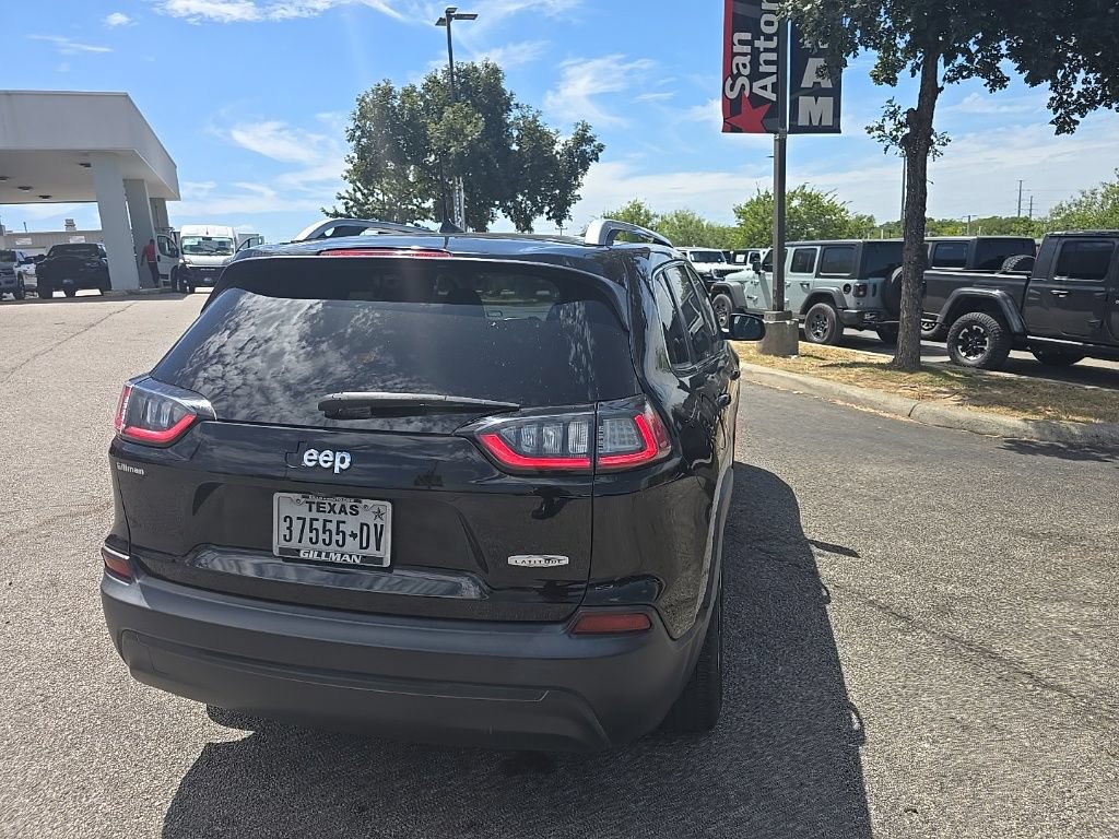 Used 2019 Jeep Cherokee Latitude w/ Popular Appearance Group FWD image 7