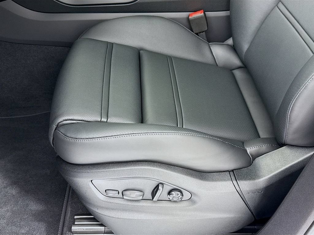 New 2026 Porsche Cayenne Coupe AWD/4WD image 14