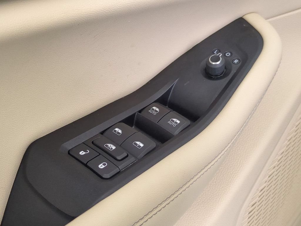 Used 2024 Jeep Grand Cherokee L Limited AWD/4WD image 13