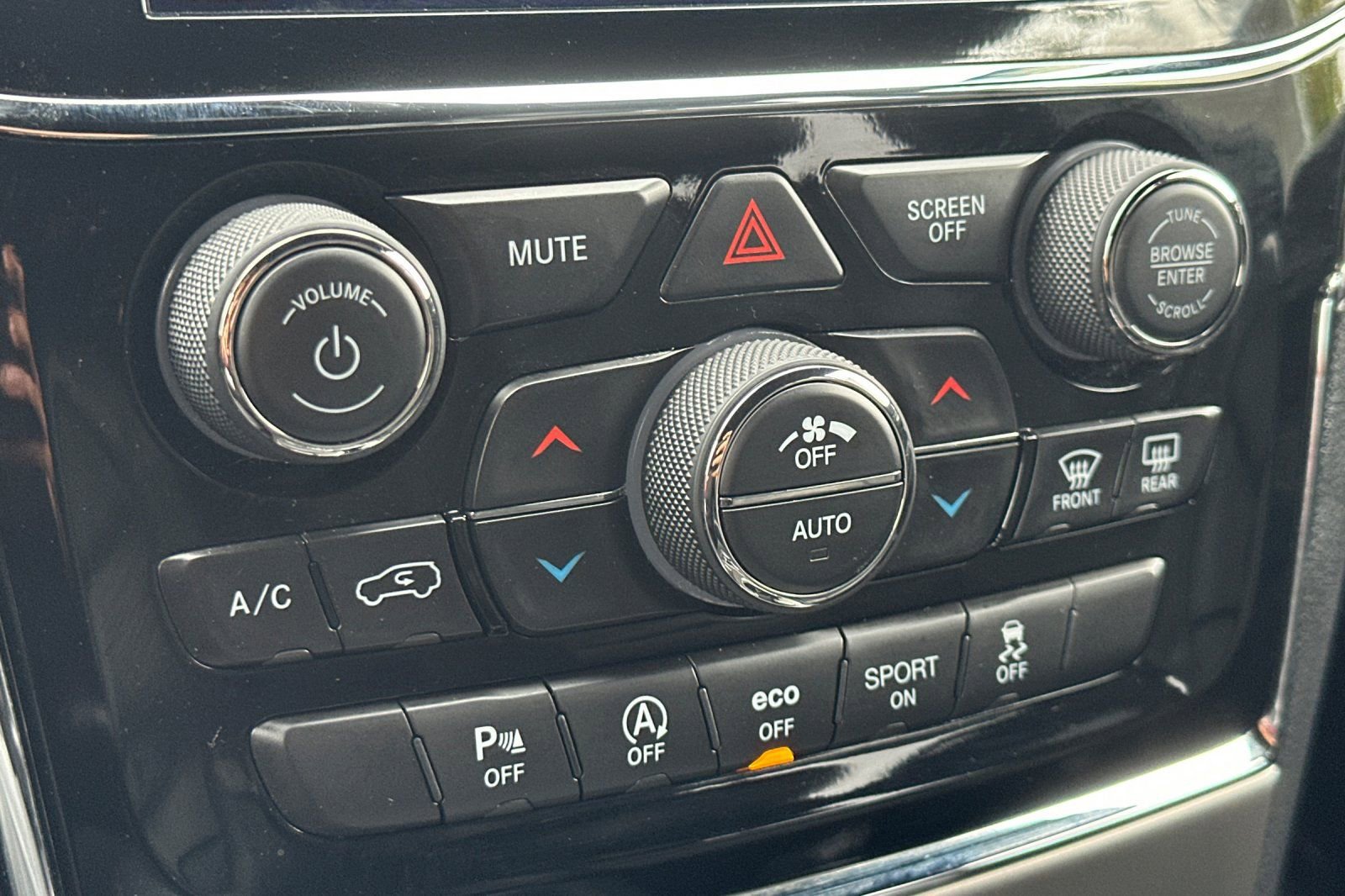 Used 2019 Jeep Grand Cherokee Limited image 22