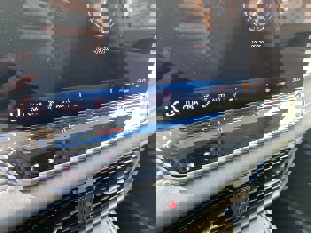 New 2025 Volkswagen Tiguan SE image 35