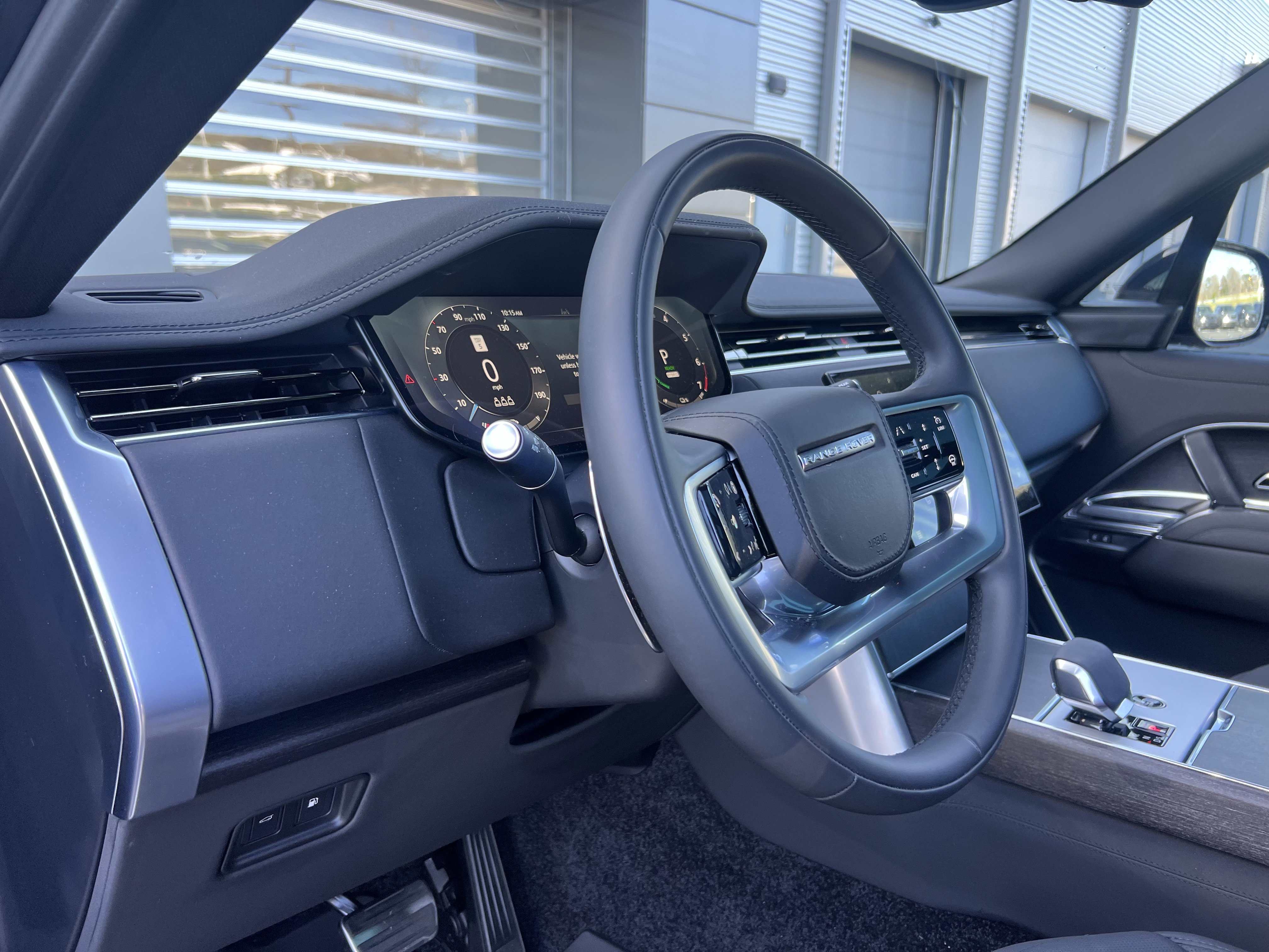 Used 2025 Land Rover Range Rover SE image 15