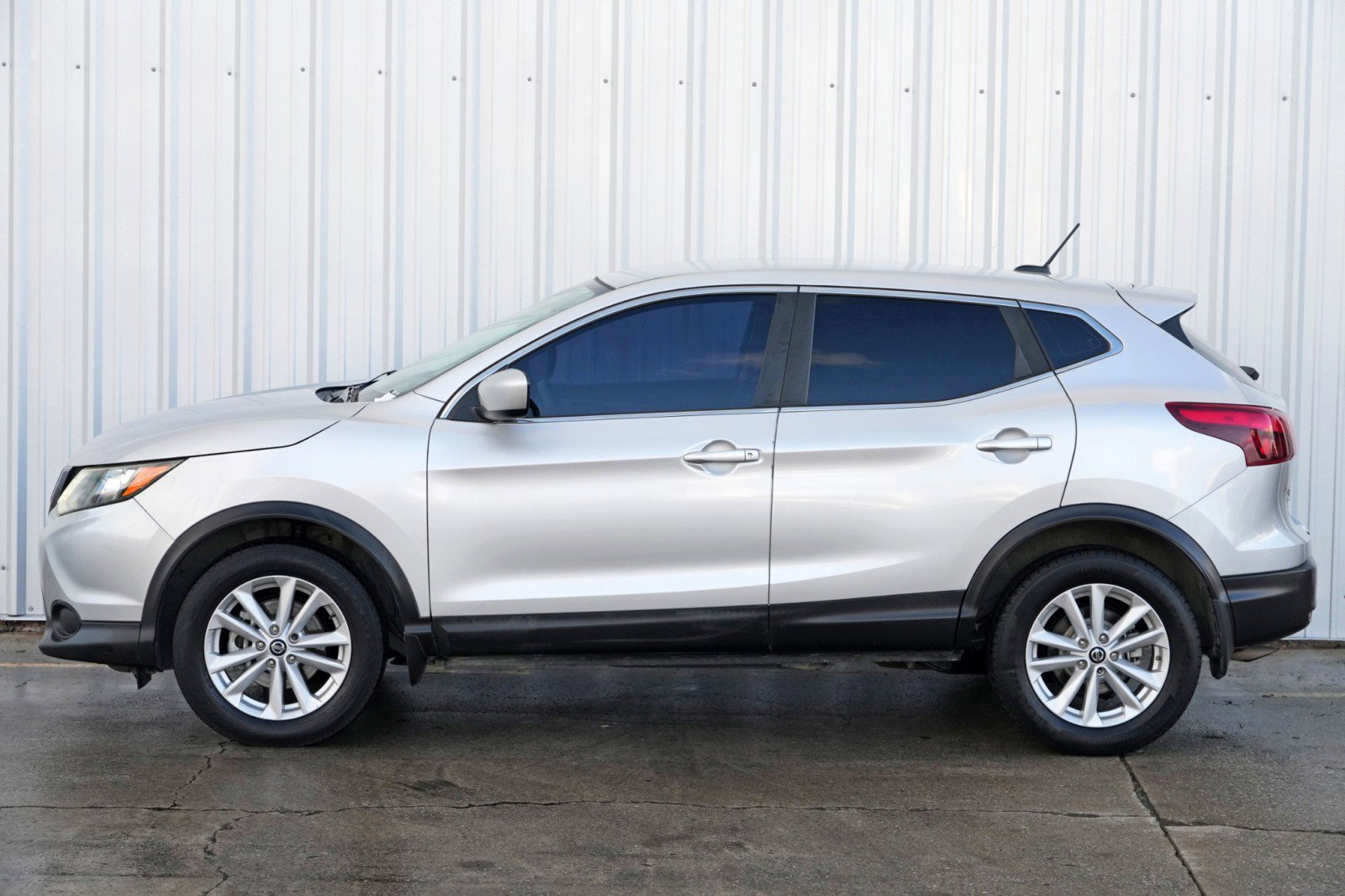 Used 2019 Nissan Rogue Sport S w/ Appearance Package AWD/4WD image 41
