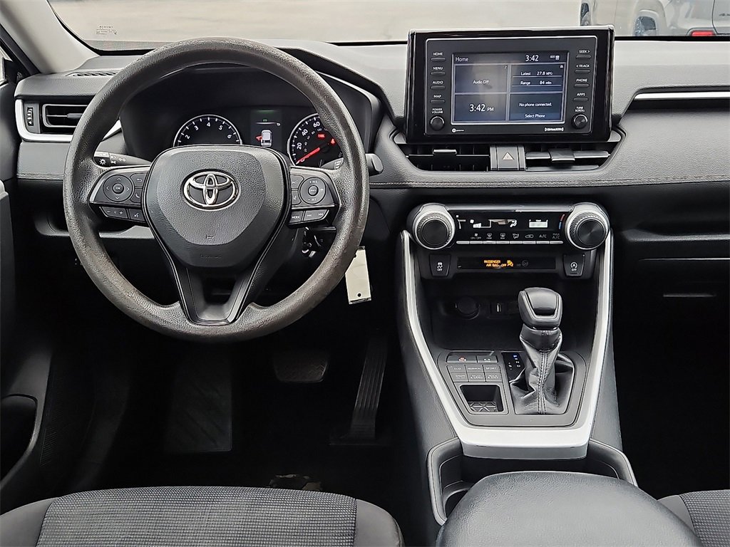 Used 2021 Toyota RAV4 LE image 16