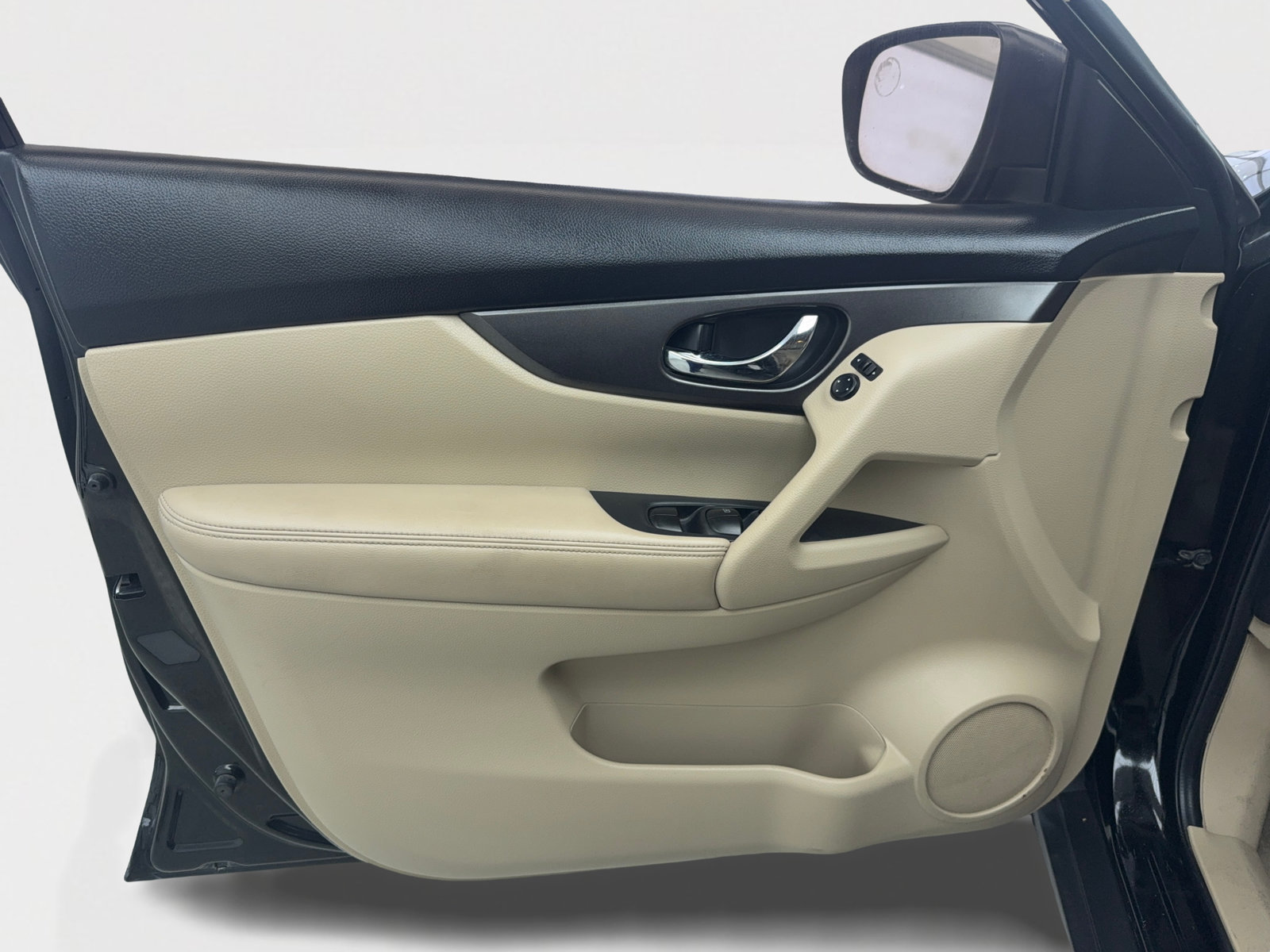 Used 2015 Nissan Rogue S FWD image 29