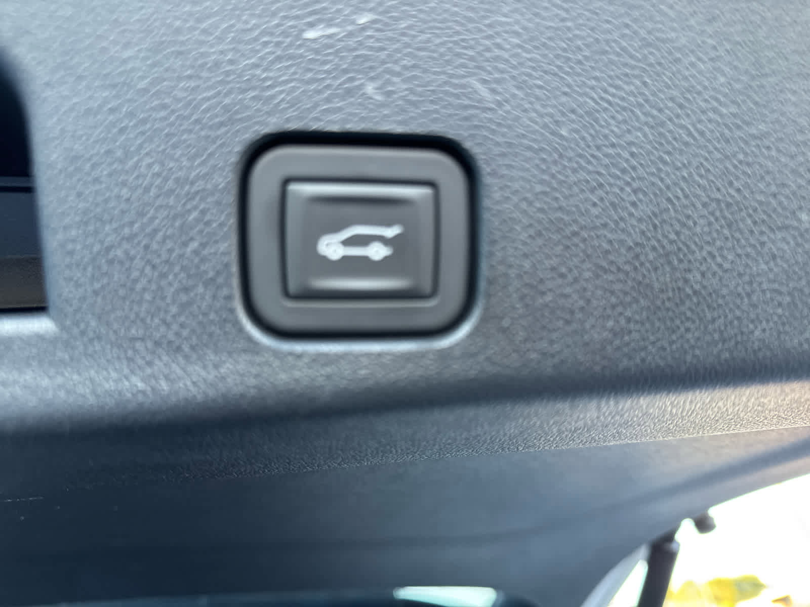 Used 2025 GMC Acadia Elevation image 16