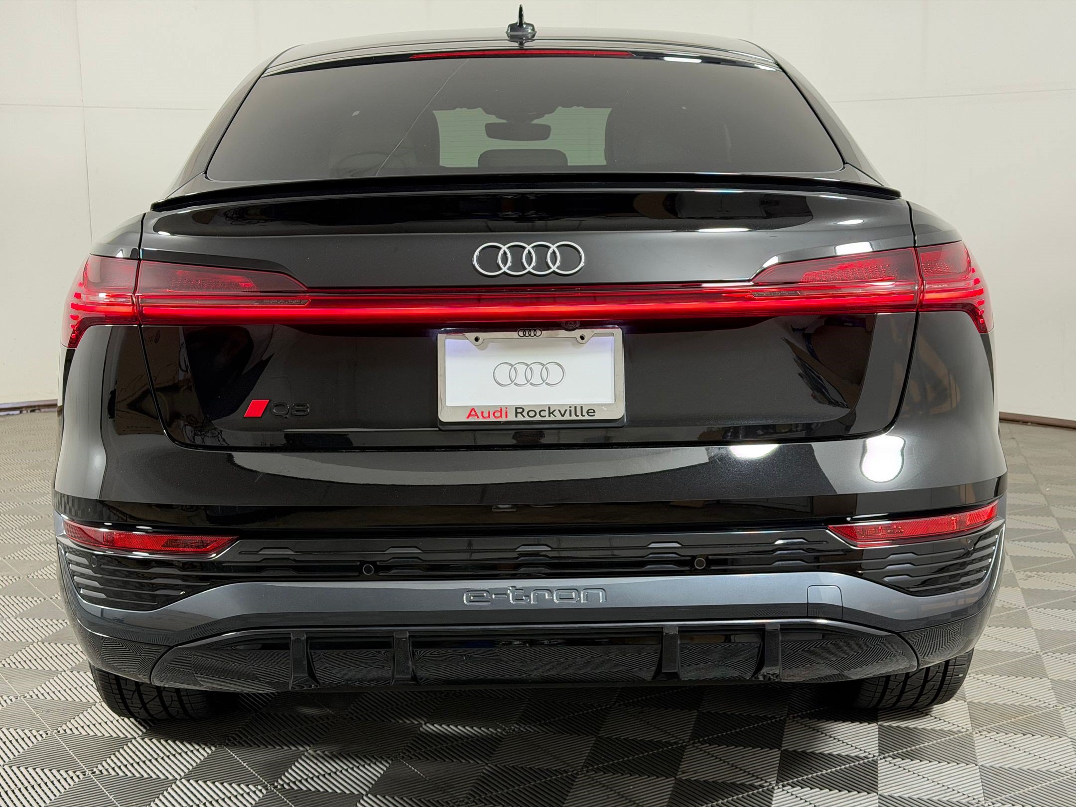Certified 2024 Audi Q8 e-tron Premium Plus AWD/4WD image 10