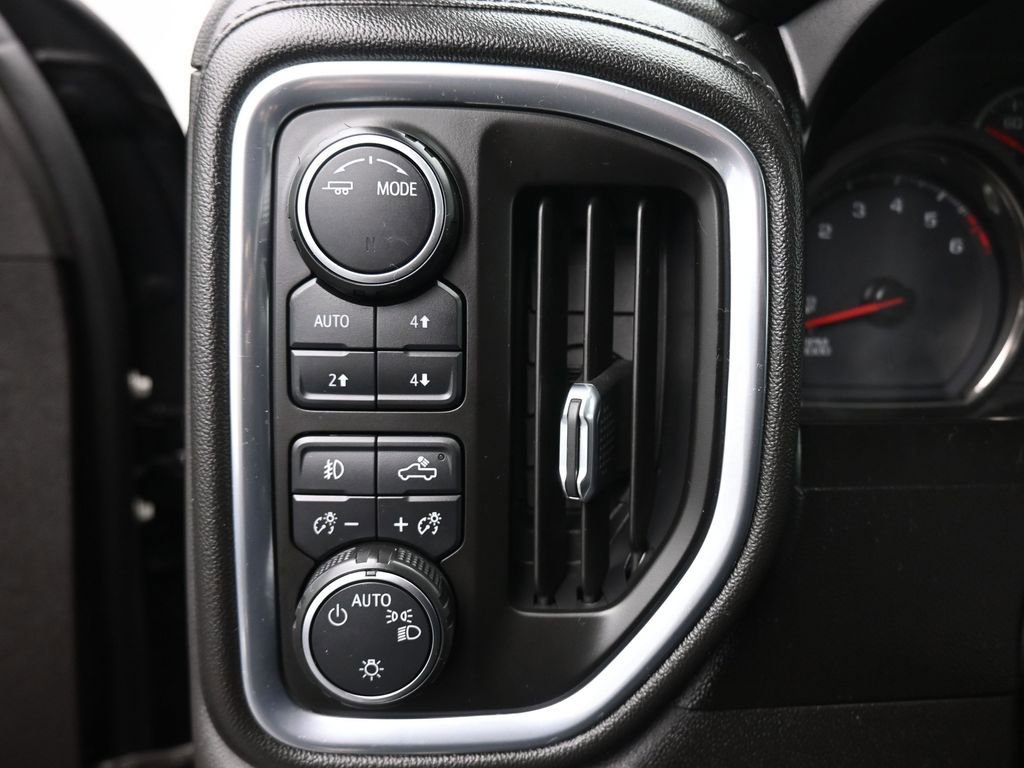 Used 2020 Chevrolet Silverado 1500 RST AWD/4WD image 28