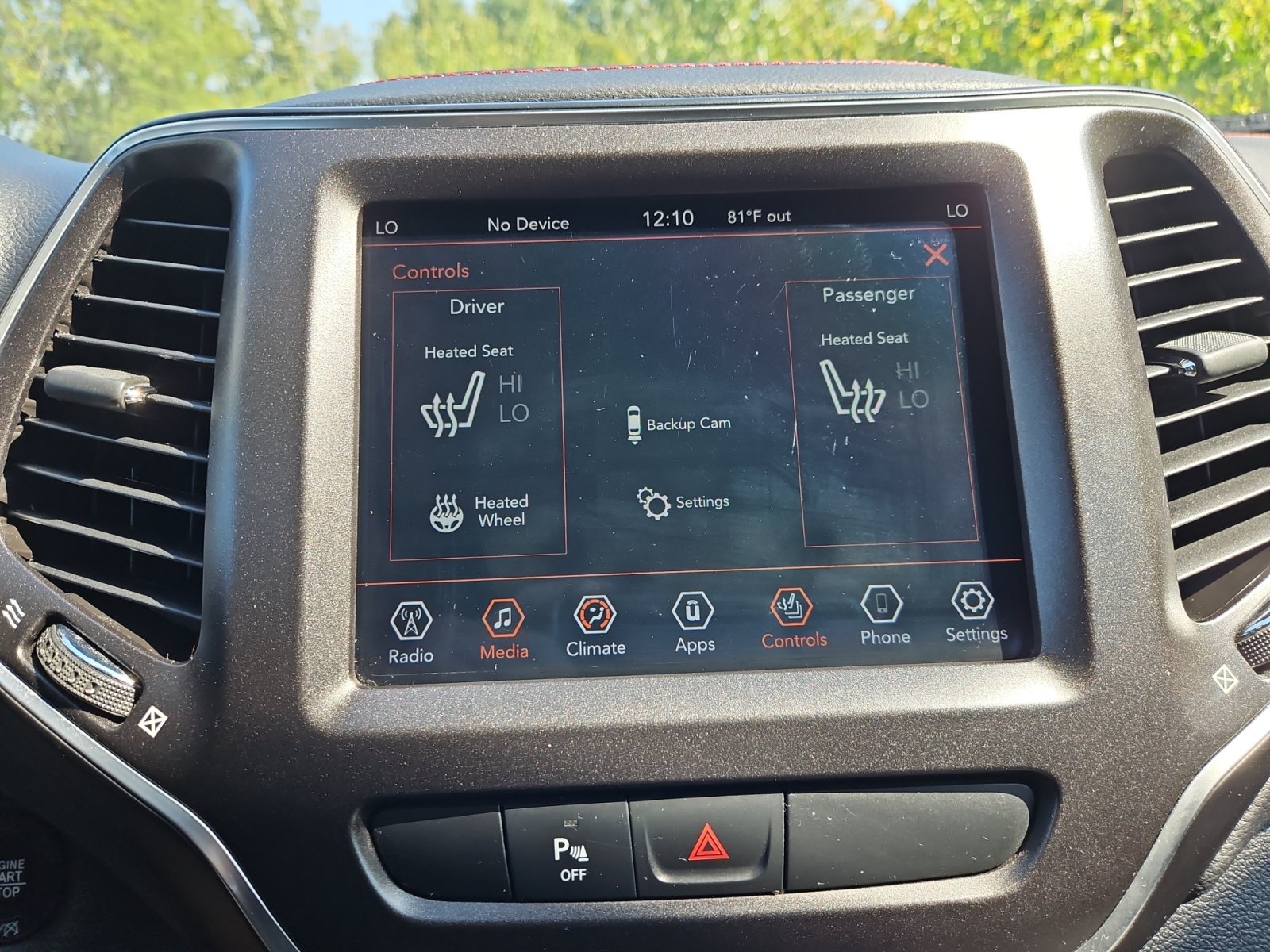 Used 2019 Jeep Cherokee Trailhawk w/ Cold Weather Group AWD/4WD image 18