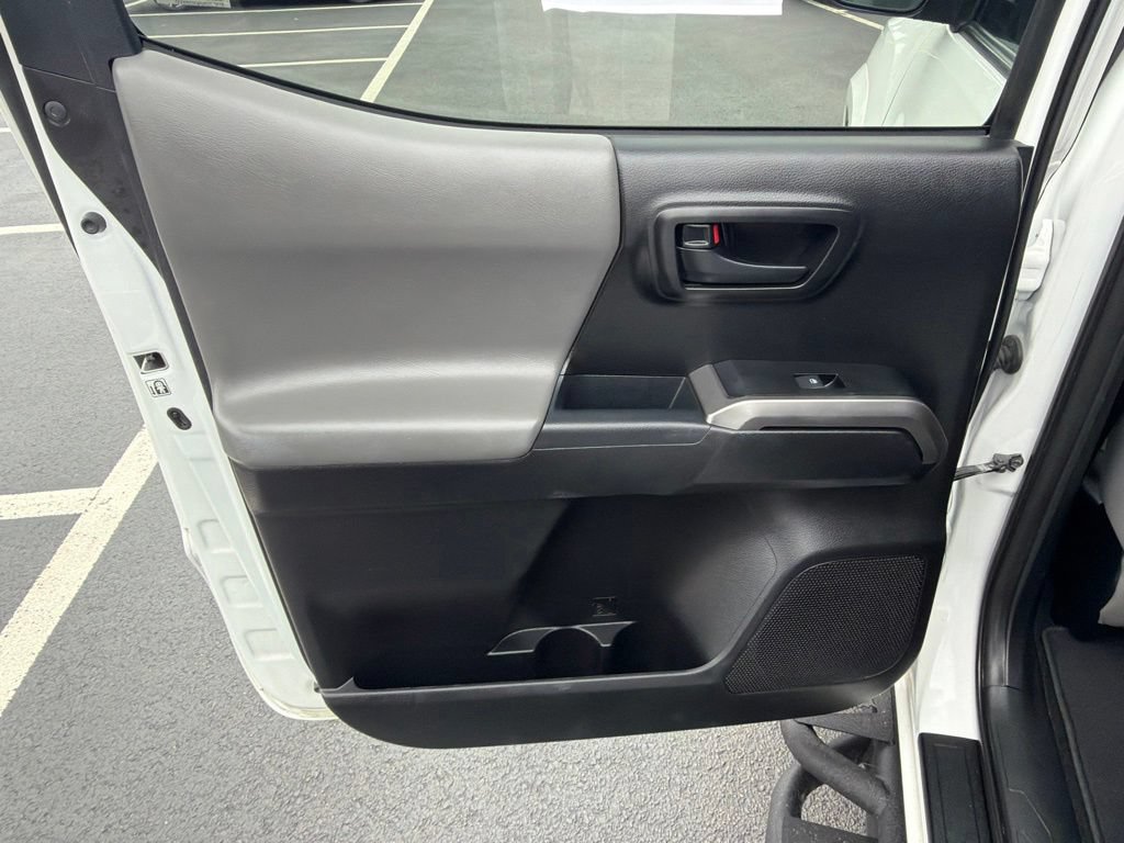 Used 2019 Toyota Tacoma SR5 AWD/4WD image 16