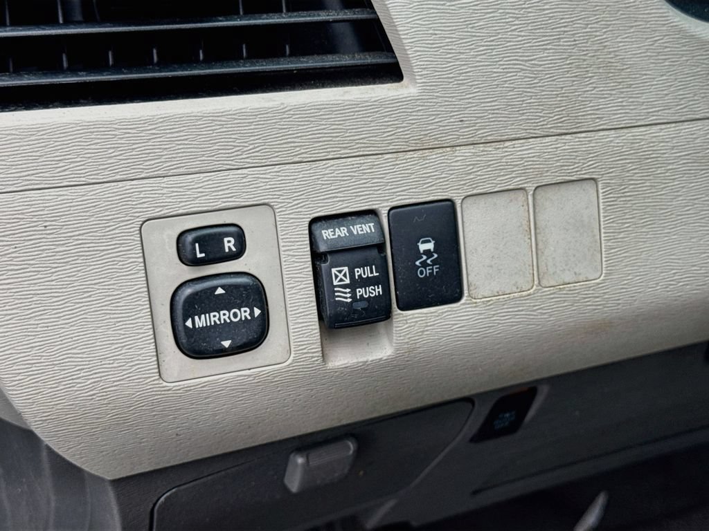 Used 2011 Toyota Sienna XLE FWD image 11