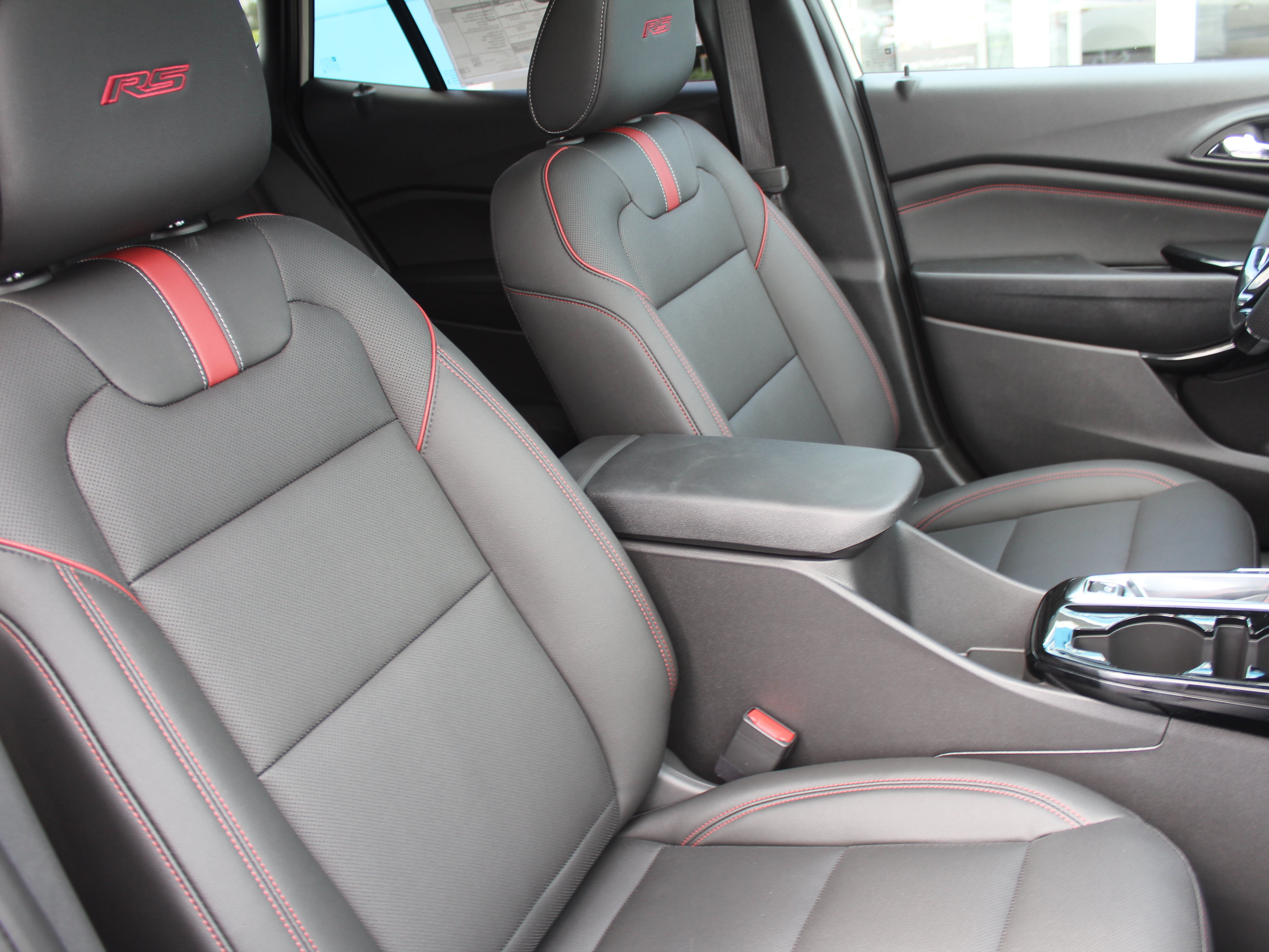 New 2026 Chevrolet Trax RS w/ Sunroof Package FWD image 16