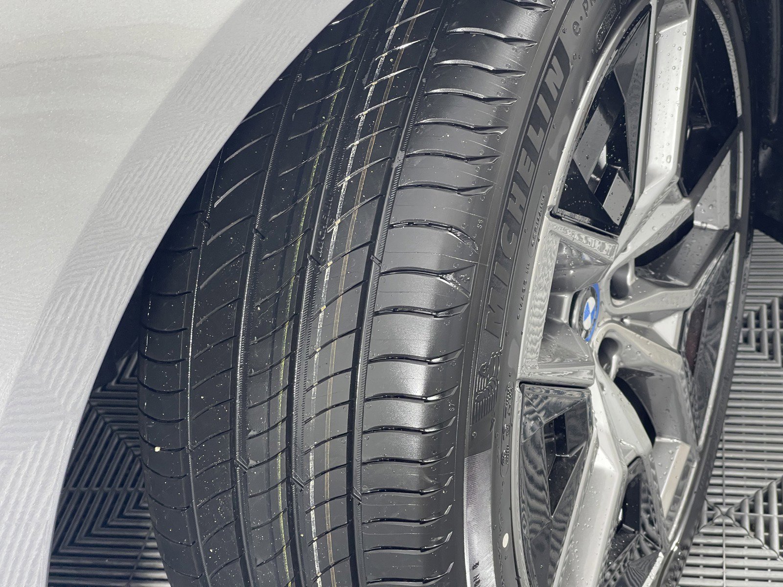 New 2024 BMW i5 eDrive40i w/ Premium Package image 7