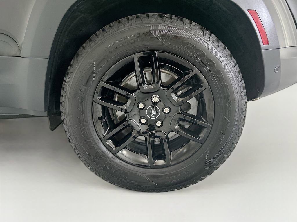 Used 2025 Land Rover Defender 110 S AWD/4WD image 30