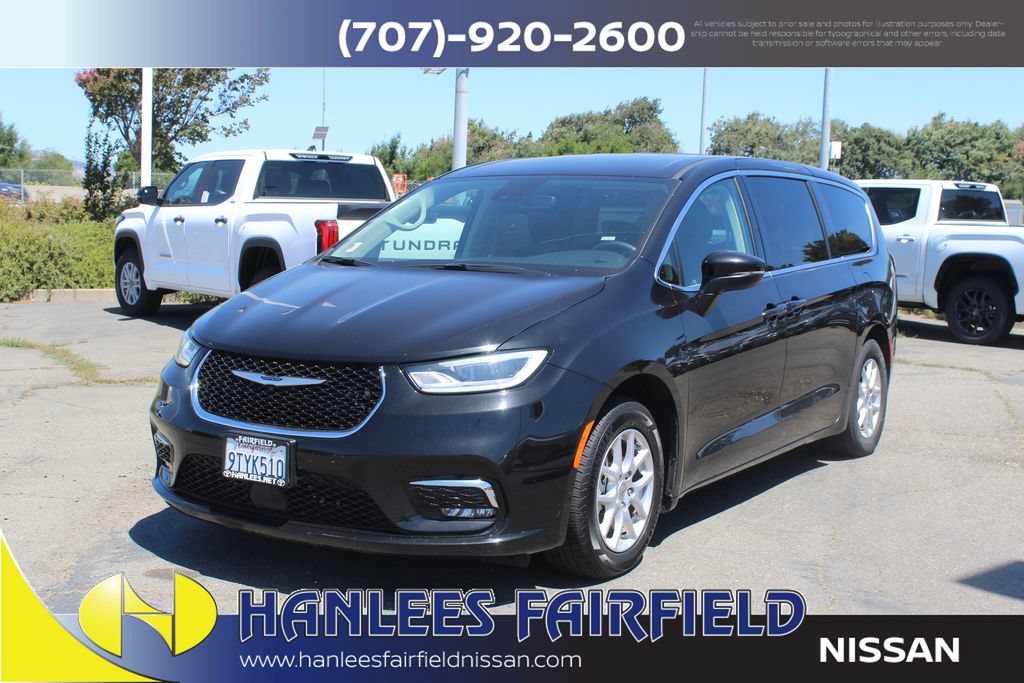 Used 2023 Chrysler Pacifica Touring-L FWD image 3
