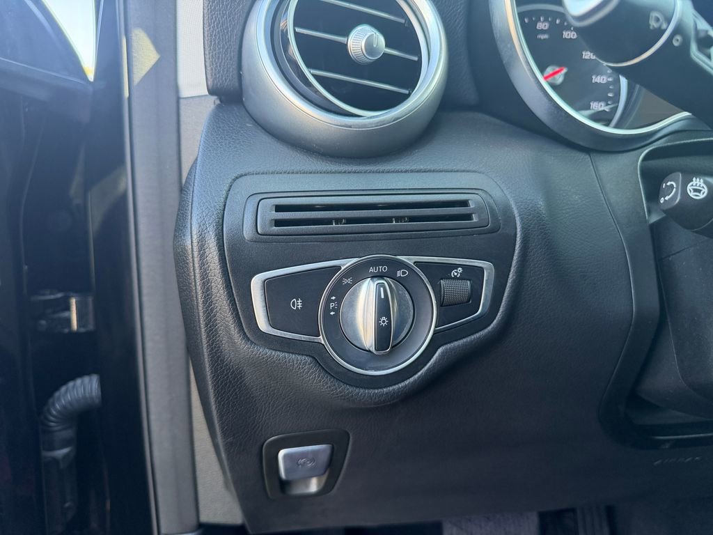 Used 2021 Mercedes-Benz GLC 300 4MATIC w/ Premium Package image 19