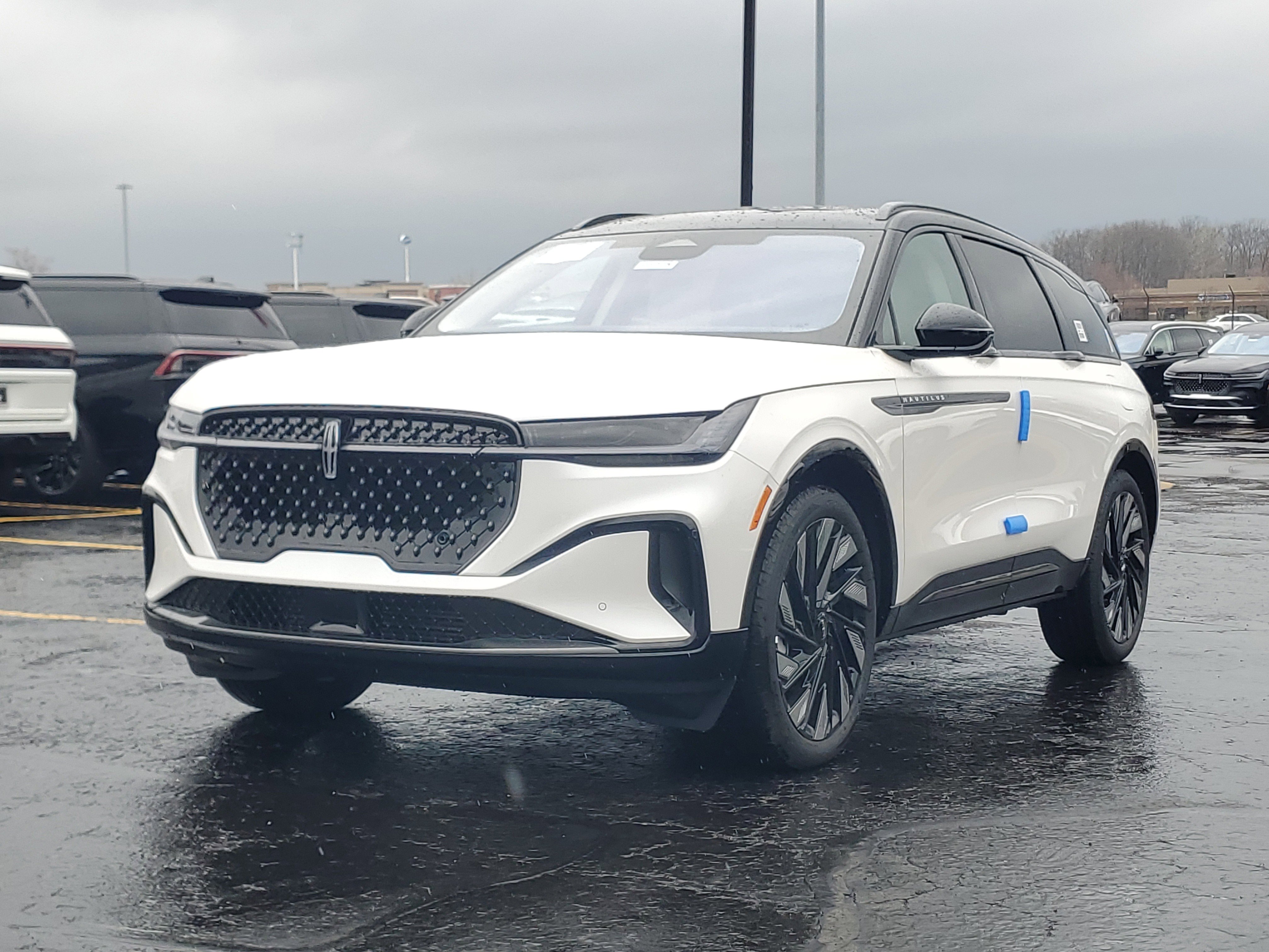 New 2026 Lincoln Nautilus Reserve w/ Jet Appearance Package image 2