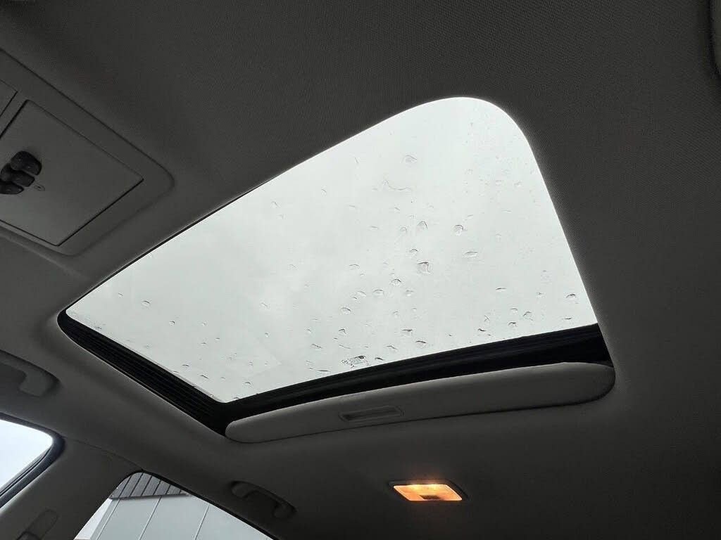 Used 2012 Chevrolet Captiva Sport LTZ image 25