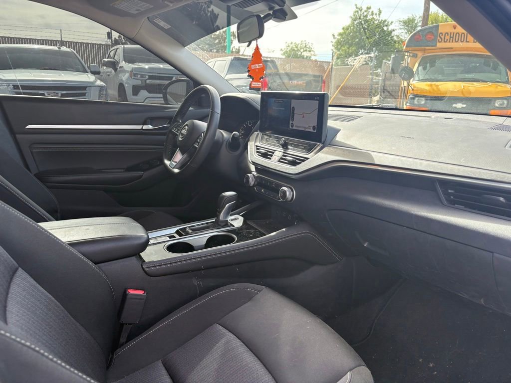 Used 2023 Nissan Altima 2.5 SV w/ SV Premium Package FWD image 9