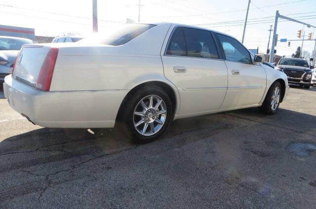 Used 2010 Cadillac DTS Luxury image 2