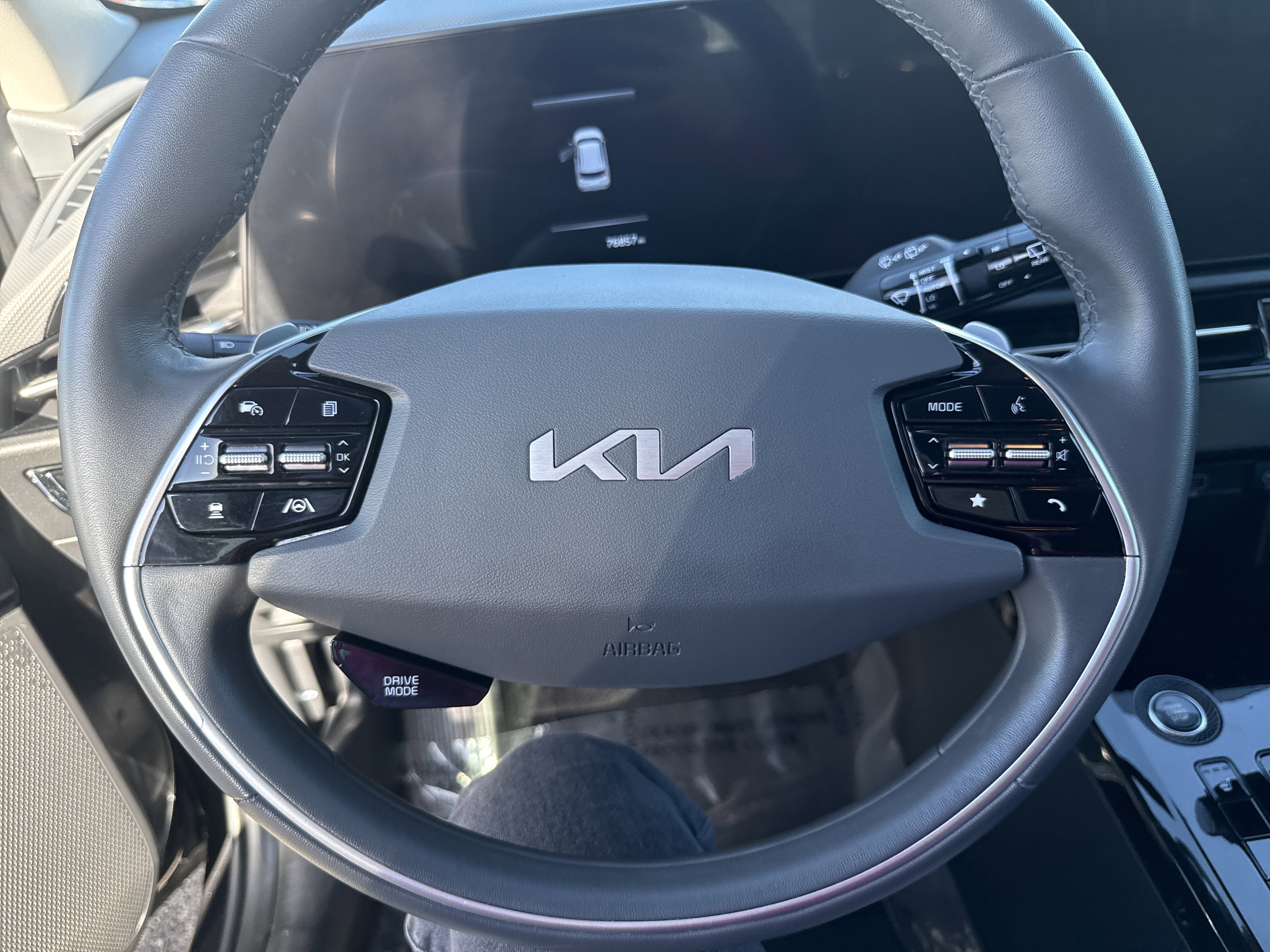 Used 2023 Kia Niro EX image 22