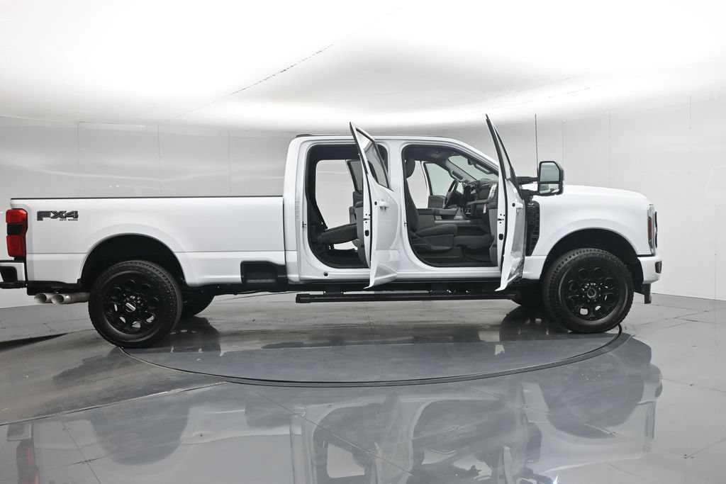 New 2026 Ford F350 XLT w/ XLT Premium Package AWD/4WD image 4