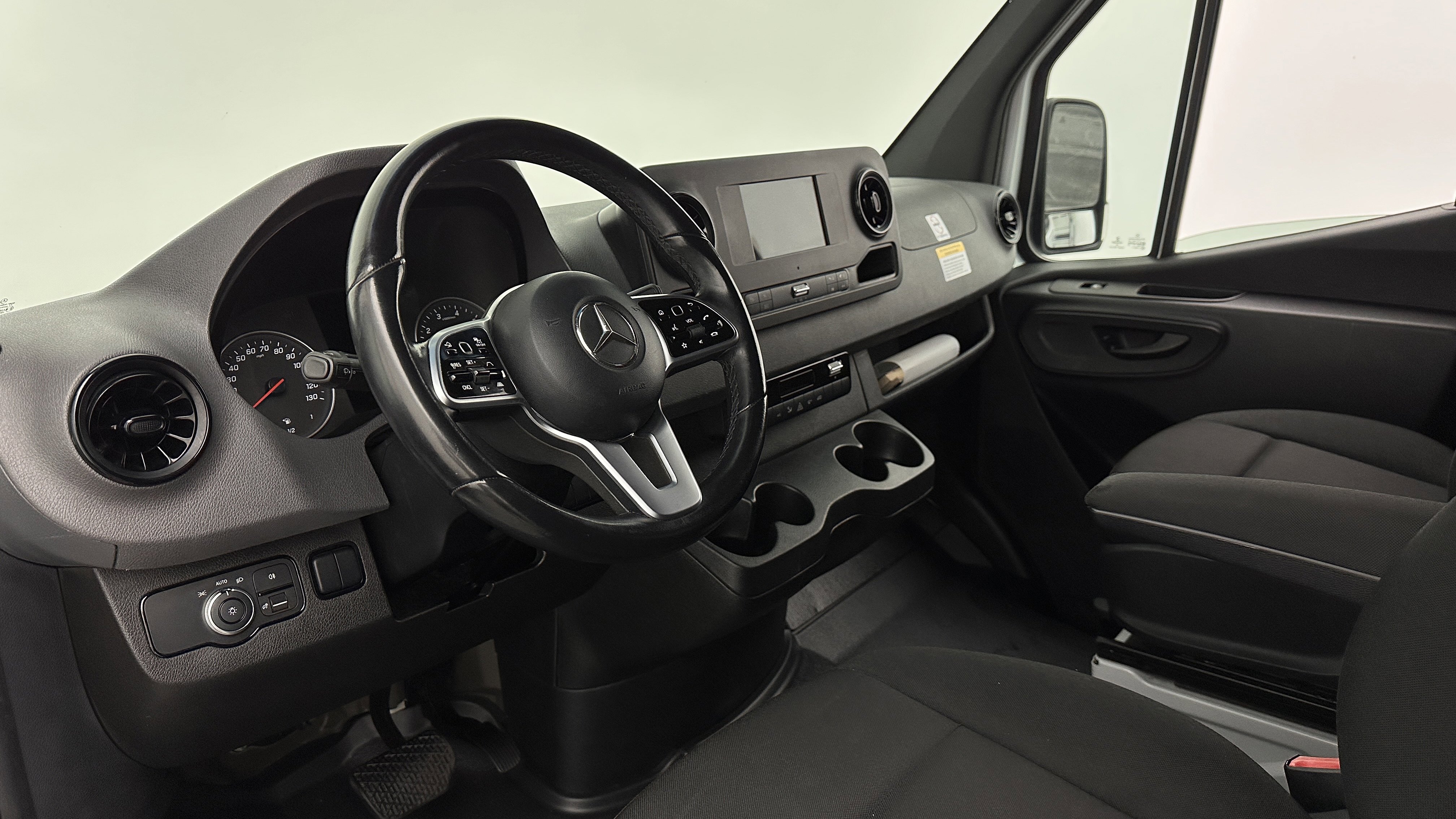 Used 2022 Mercedes-Benz Sprinter 1500 image 8