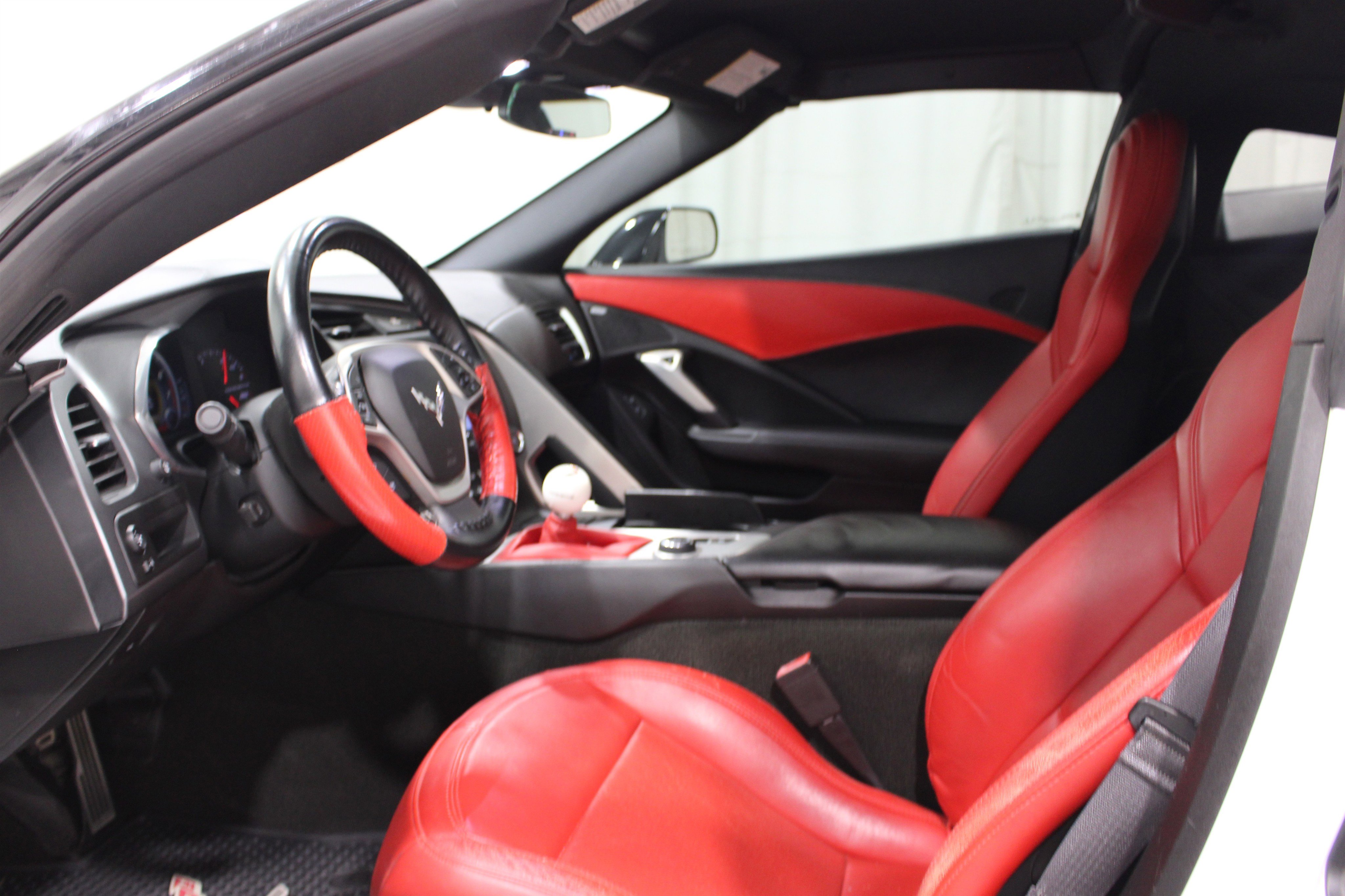 Used 2014 Chevrolet Corvette Stingray Coupe RWD image 3