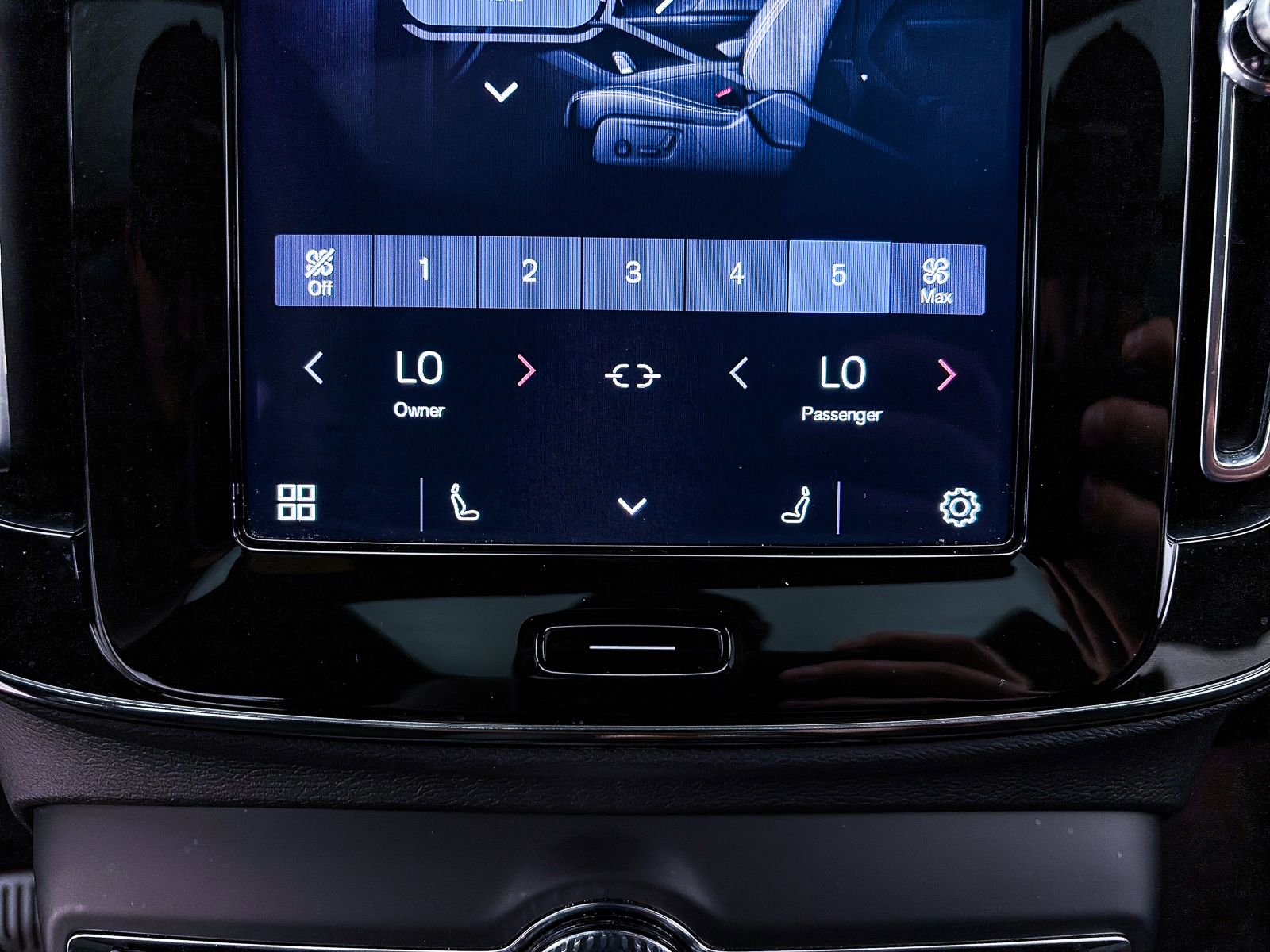 Used 2023 Volvo XC40 Recharge Plus AWD/4WD image 24