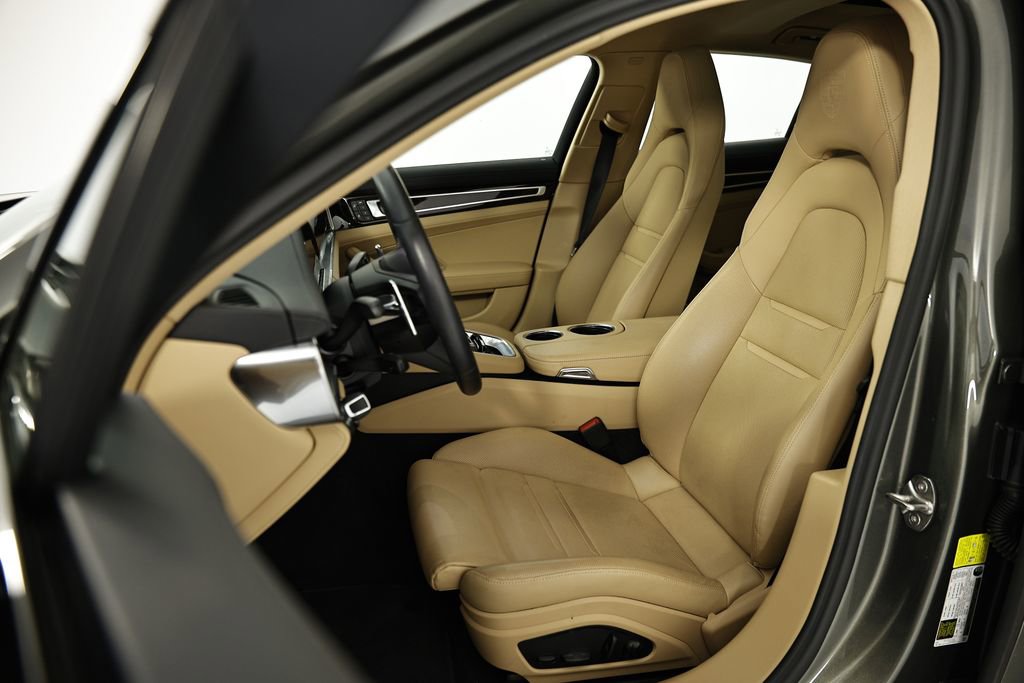 Certified 2023 Porsche Panamera image 5