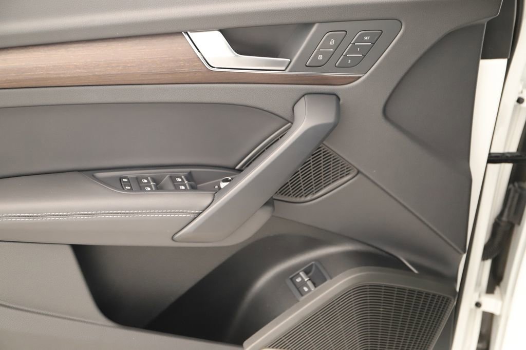 Certified 2025 Audi Q5 e Premium Plus w/ Premium Plus Package image 23