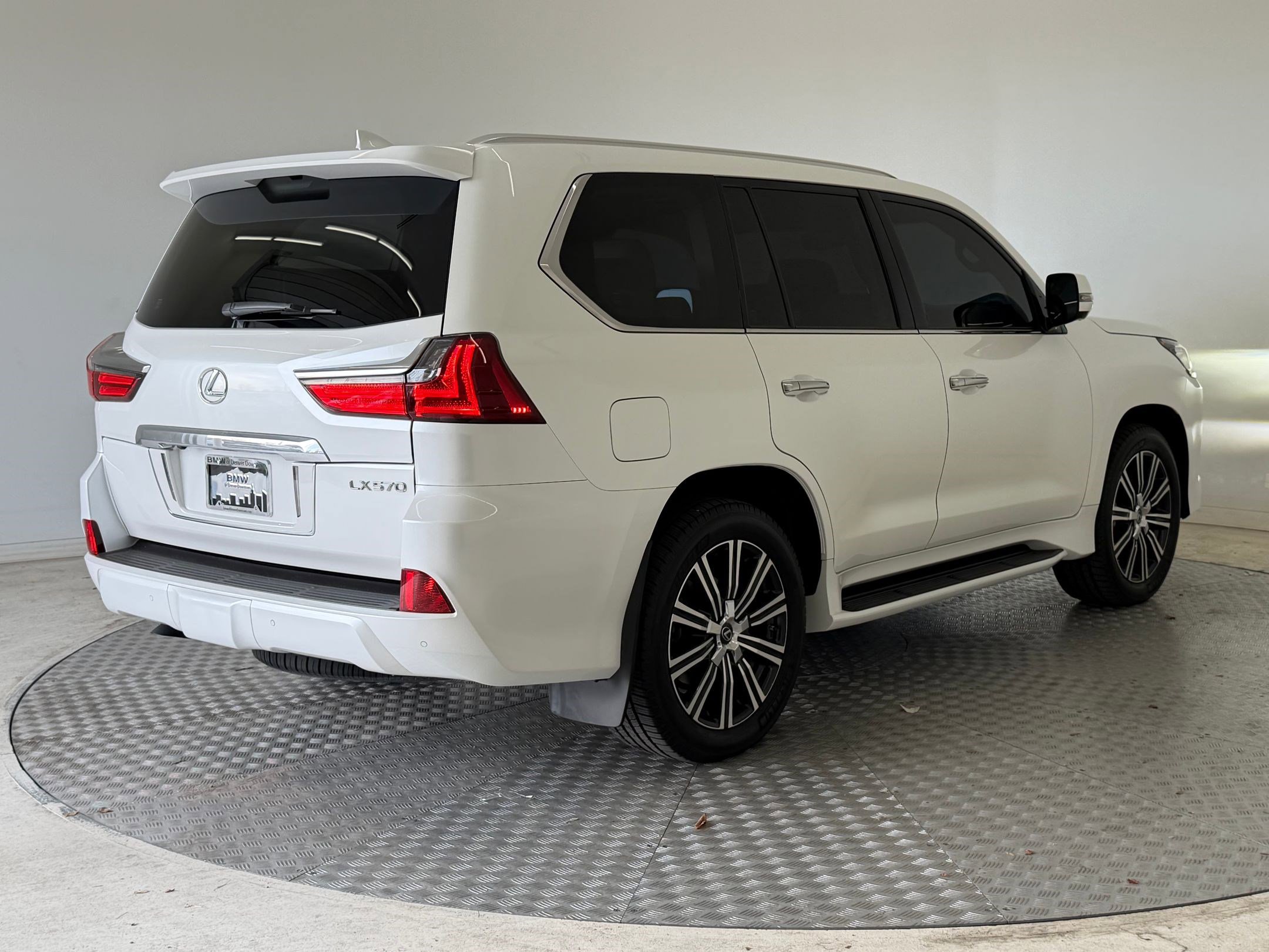 Used 2020 Lexus LX 570 4WD w/ Luxury Package image 9