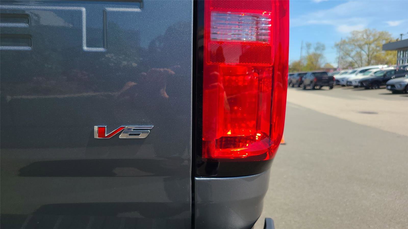 Used 2022 Chevrolet Colorado LT w/ LT Convenience Package AWD/4WD image 9