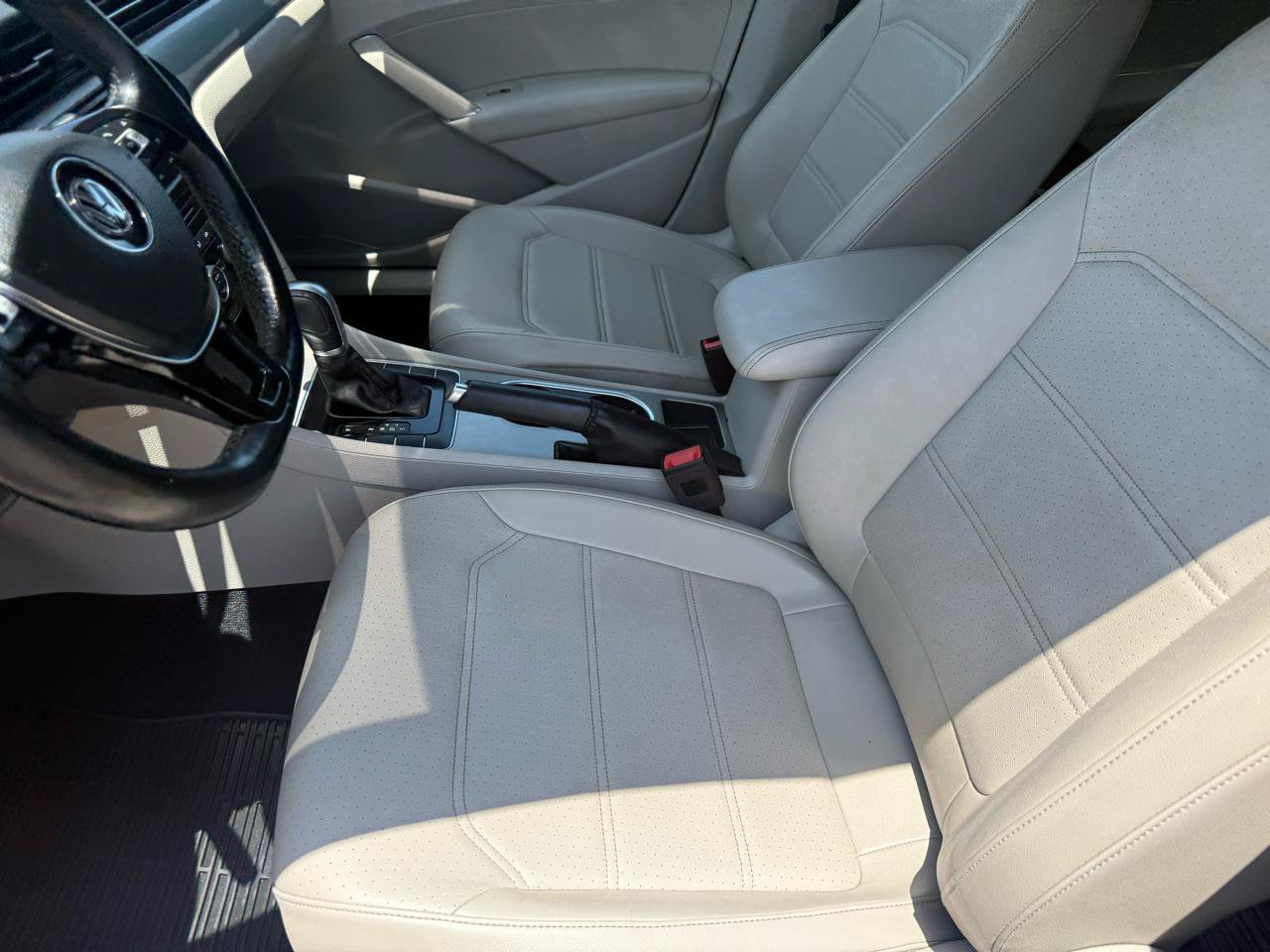Used 2020 Volkswagen Passat 2.0T SE w/ Sunroof Package FWD image 10