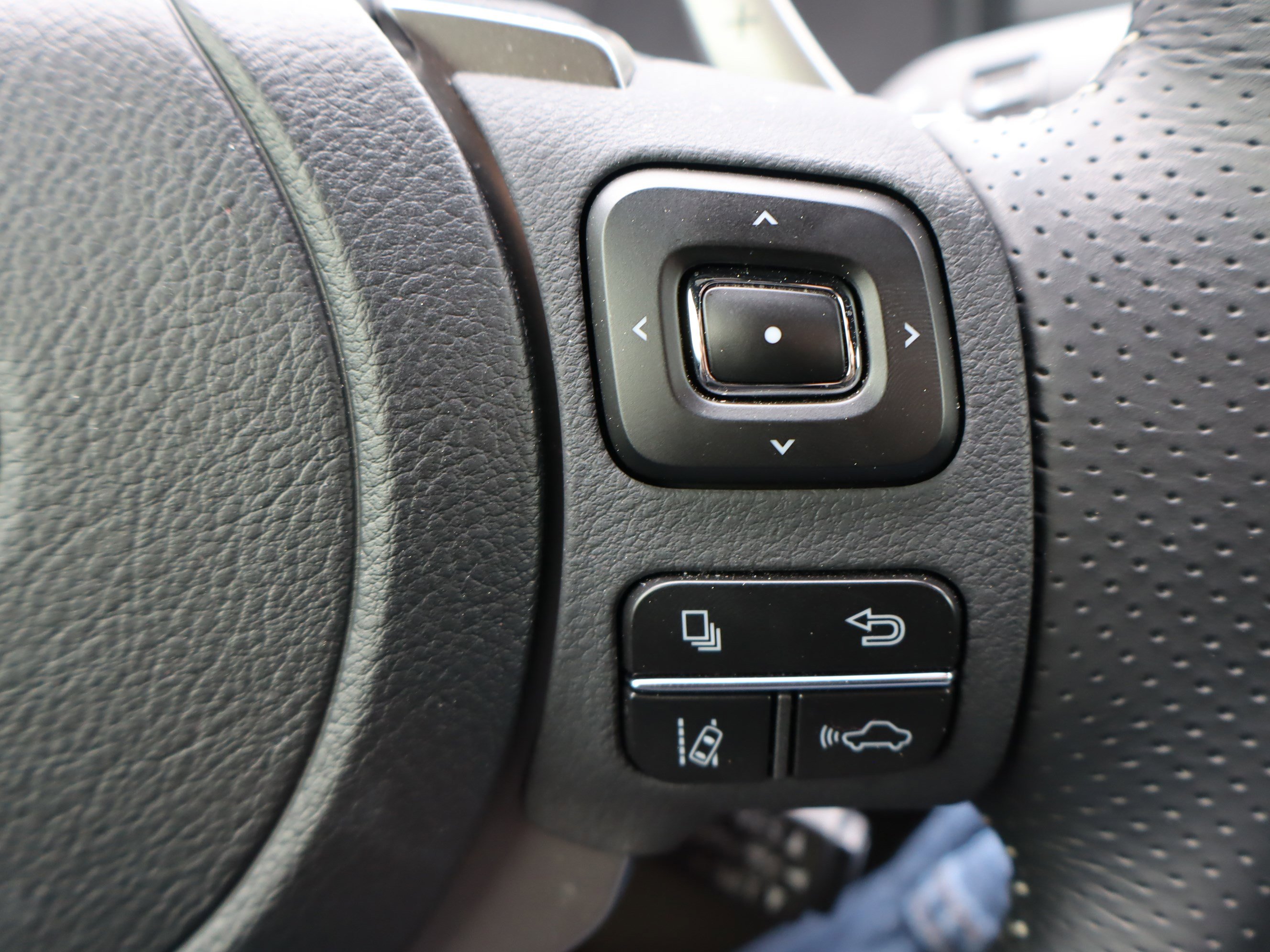 Used 2025 Lexus RC 350 F Sport w/ Navigation Package image 19