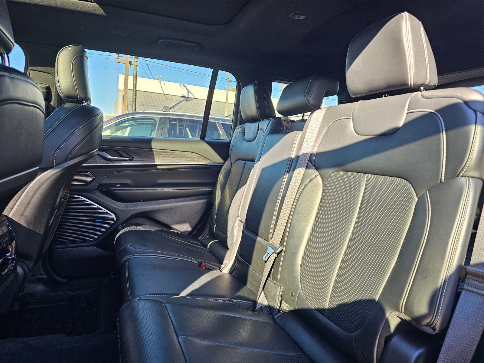 Used 2021 Jeep Grand Cherokee L Overland w/ MOPAR Finishing Package image 21