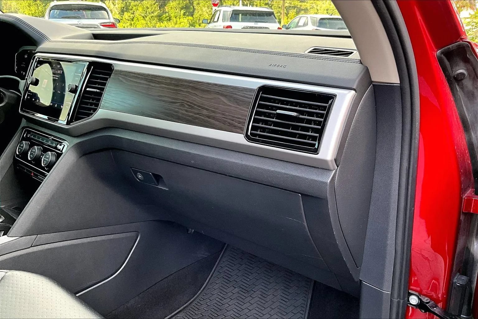 Used 2023 Volkswagen Atlas SE FWD image 16