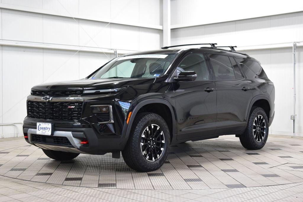 Used 2024 Chevrolet Traverse Z71 AWD/4WD image 3