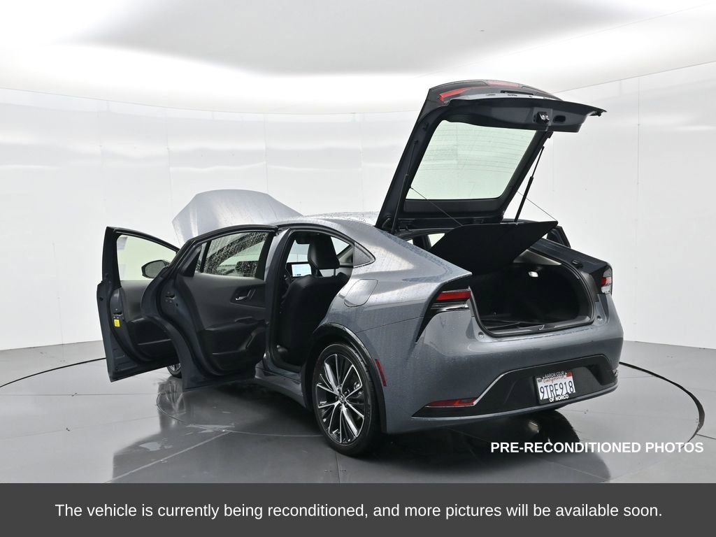 Used 2025 Toyota Prius XLE image 18
