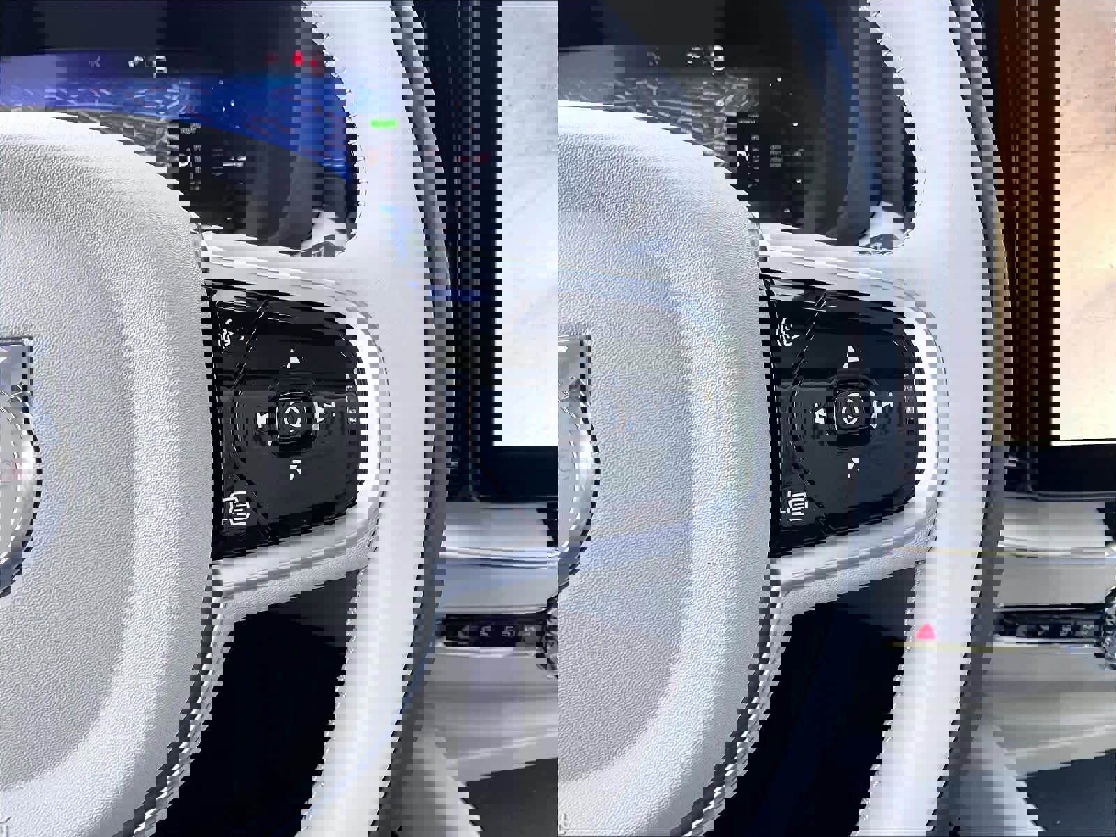 New 2026 Volvo XC60 T8 Ultra w/ Climate Package image 18