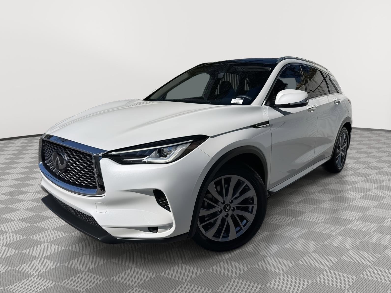 Certified 2025 INFINITI QX50 Luxe image 2