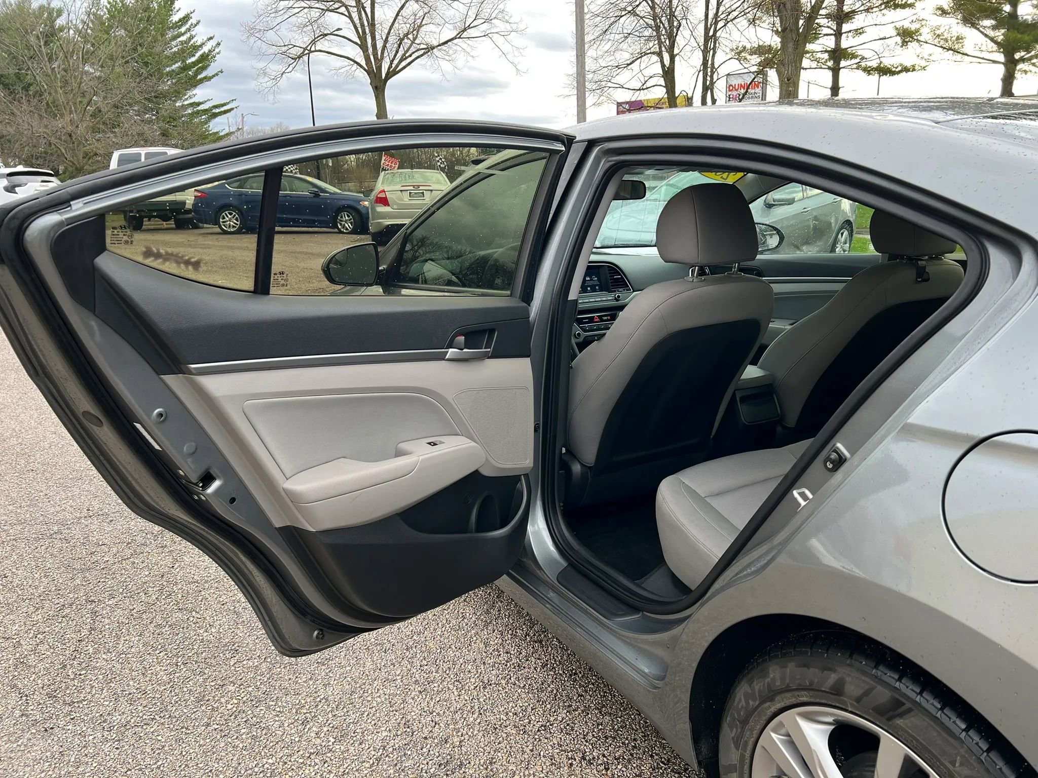 Used 2017 Hyundai Elantra SE image 12