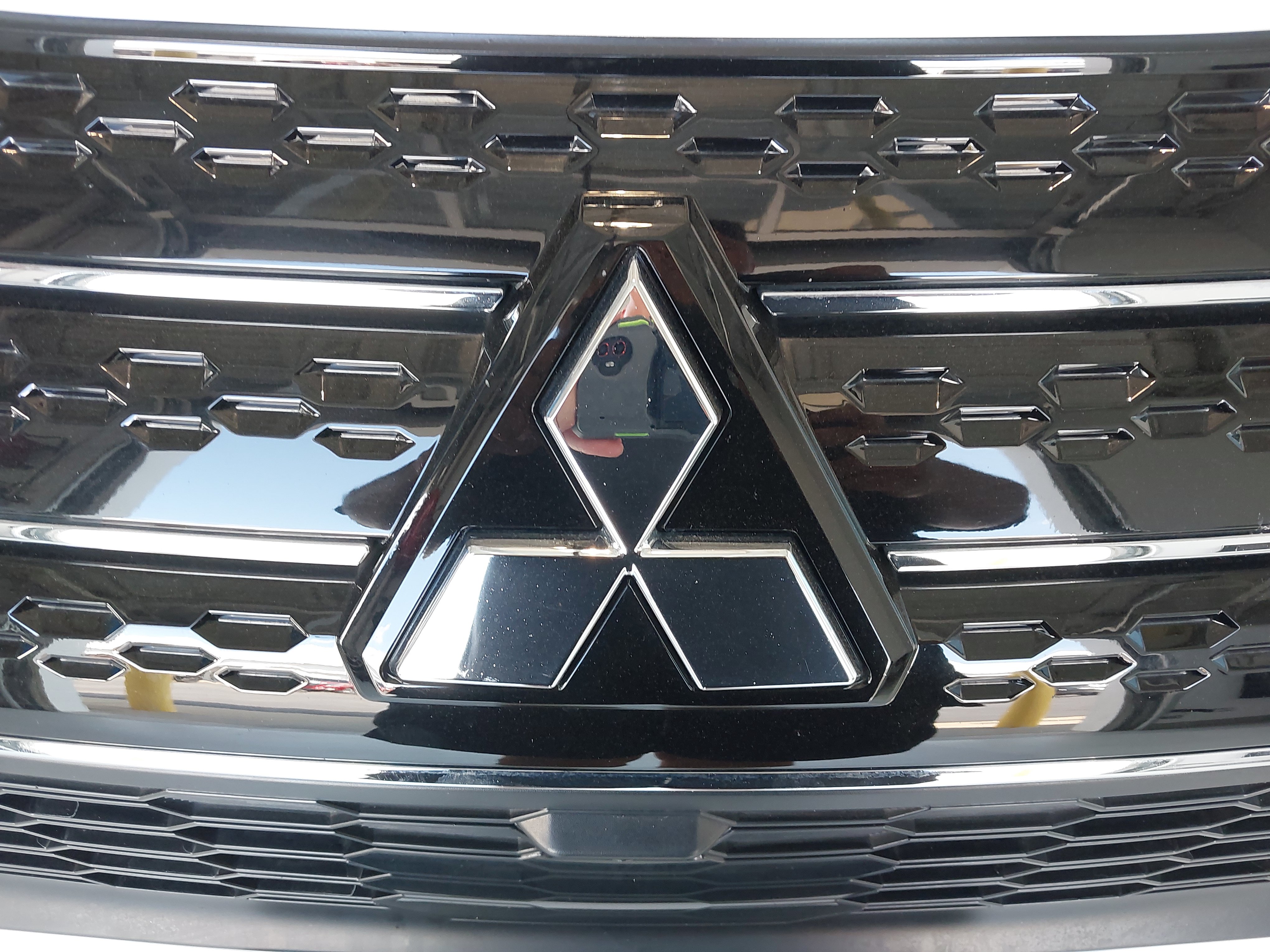 Used 2024 Mitsubishi Outlander 4WD Plug-In Hybrid image 31