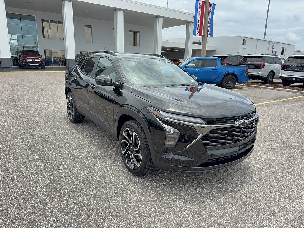 Used 2025 Chevrolet Trax RS w/ Sunroof Package FWD image 4