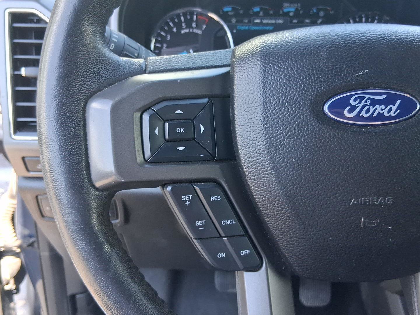 Used 2018 Ford Expedition Max XLT w/ Equipment Group 202A RWD image 19