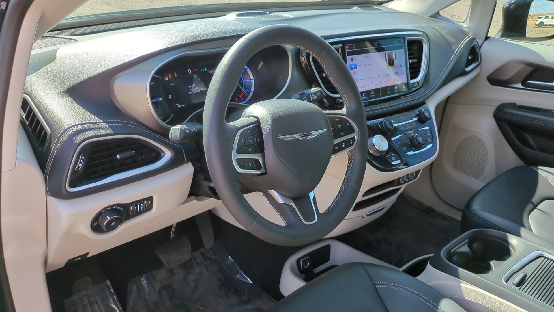 Used 2024 Chrysler Pacifica Limited FWD image 14